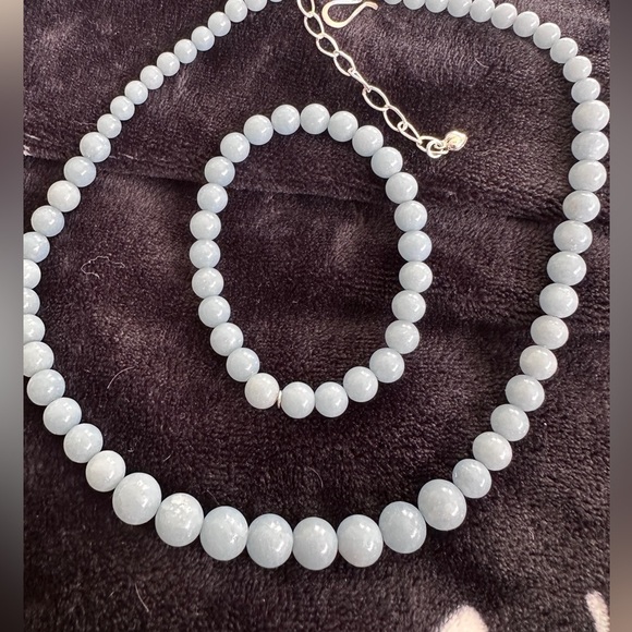 Denim blue beaded necklace with matching stretch bracelet by Jay King - Picture 5 of 13